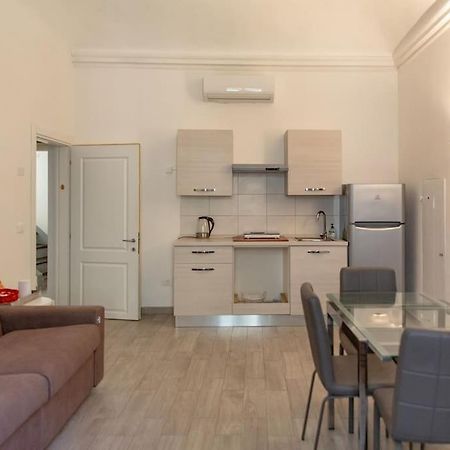 Beautiful Apartment In Quite Area Florencia Exterior foto