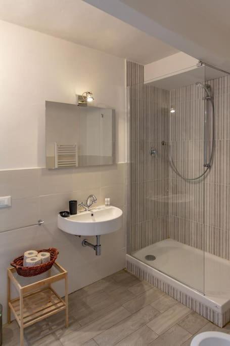 Beautiful Apartment In Quite Area Florencia Exterior foto